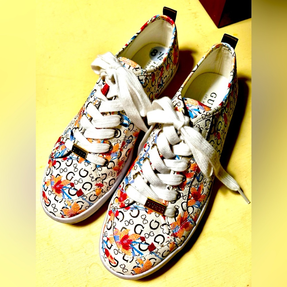 GUESS Floral Print/Logo Women’s Sneakers faux leather
